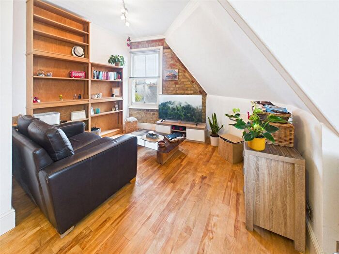 1 Bedroom Flat To Rent In Heath Road, Twickenham, TW1