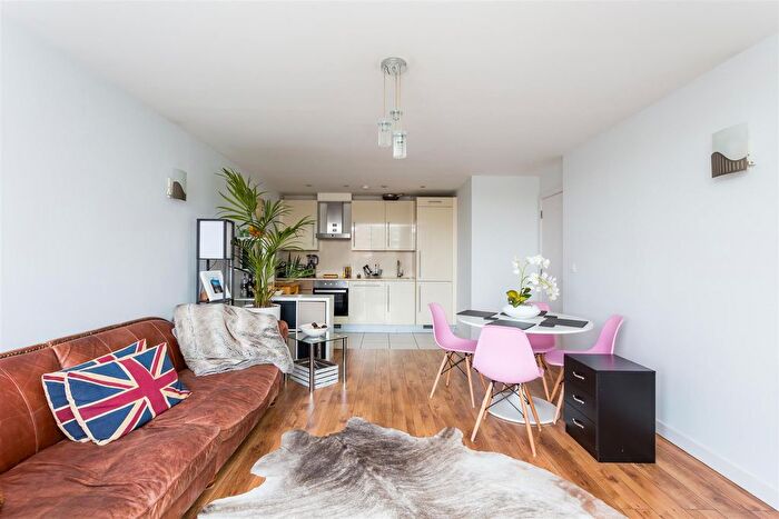 1 Bedroom Flat To Rent In Chadwell Lane, London, N8