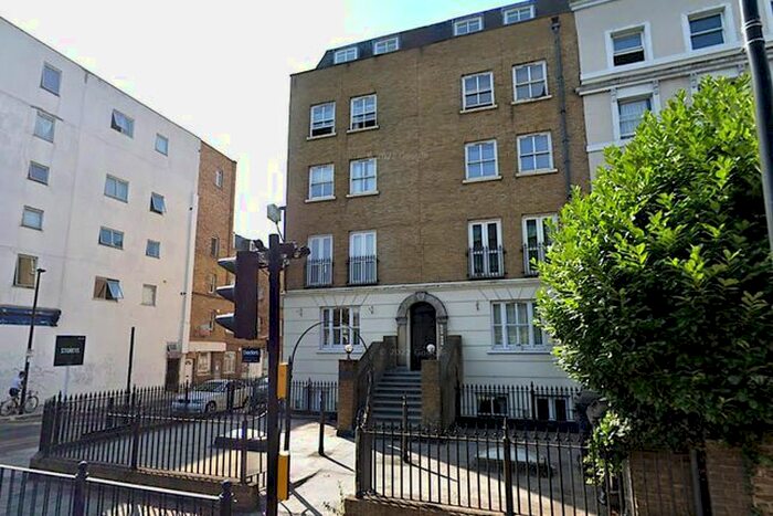 3 Bedroom Flat To Rent In Temple Street, London, E2