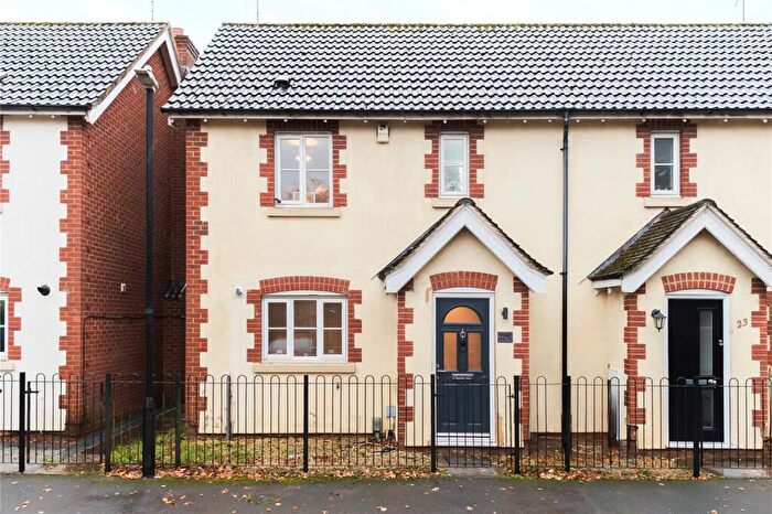 2 Bedroom Semi Detached House For Sale In Wynwards Road, Abbey Meads, Swindon, Wiltshire, SN25