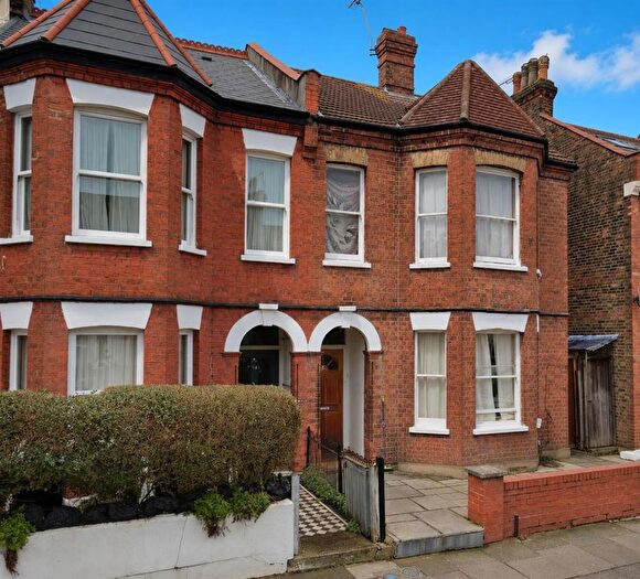 4 Bedroom Flat To Rent In Cavendish Road, London, N4