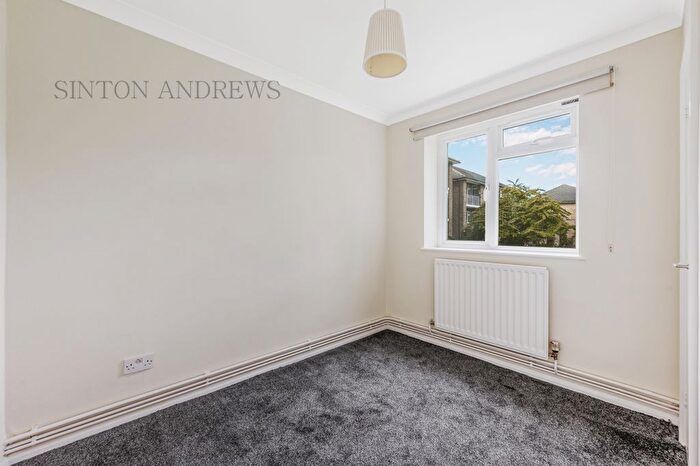 2 Bedroom Flat For Sale In Dene Court, Mount Avenue, Ealing, W5