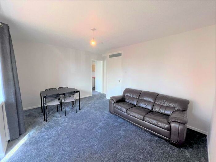 2 Bedroom Flat To Rent In Minster Court, Liverpool, L7