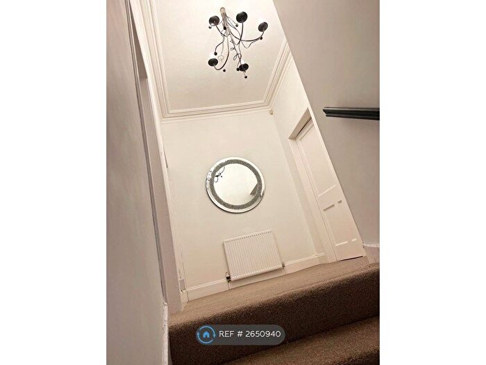 2 Bedroom Flat To Rent In Hope Street, Lanark, ML11