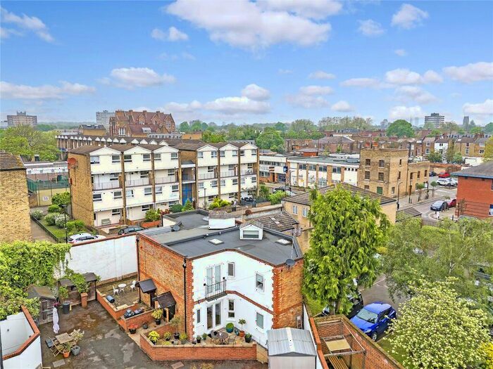 3 Bedroom End Of Terrace House For Sale In Buckingham Mews, London, N1
