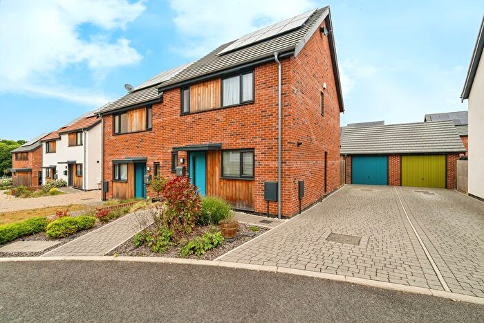 3 Bedroom Semi-Detached House For Sale In Paper Mill Lane, Norwich, NR8