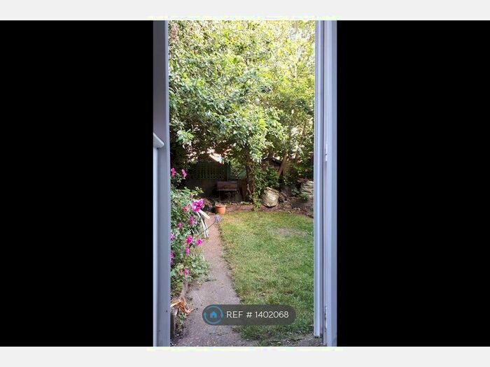 2 Bedroom Flat To Rent In Undine Street, Tooting, SW17