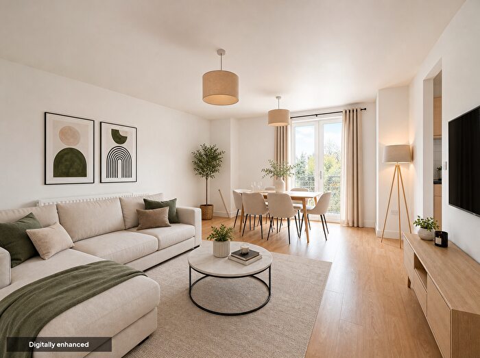 2 Bedroom Flat For Sale In Old Hall Gardens, Monkspath, B90