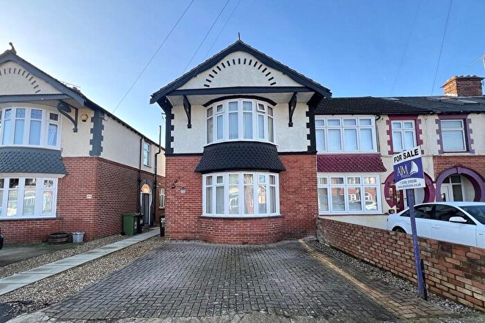 3 Bedroom End Of Terrace House For Sale In Hawthorn Crescent, Cosham, Portsmouth, Hampshire, PO6