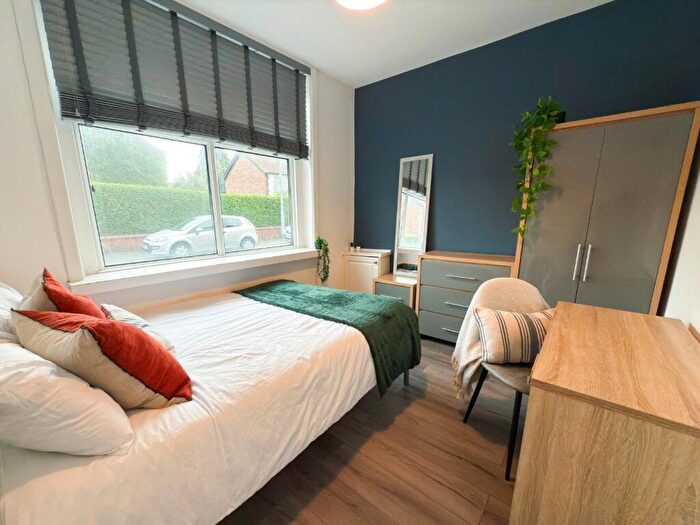 6 Bedroom House To Rent In Headingley Road, Manchester, M14