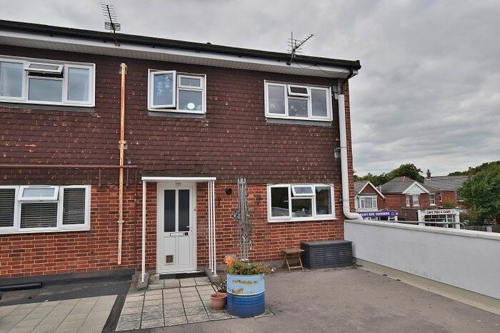 2 Bedroom Maisonette To Rent In Old Milton Road, Old Milton Road, New Milton, Hampshire., BH25