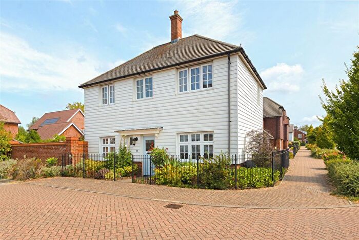3 Bedroom Detached House For Sale In Tippen Way, Marden, Tonbridge, TN12