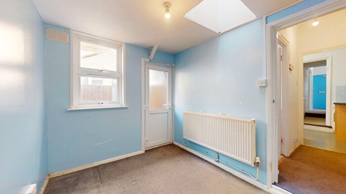 3 Bedroom Block Of Flats For Sale In Isla Road, London, SE18