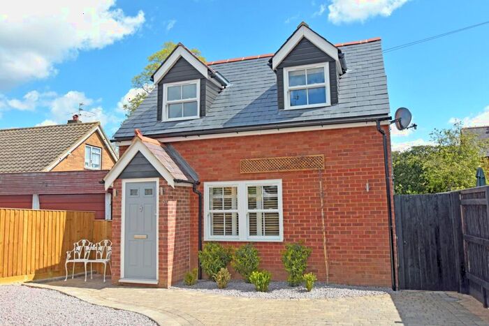 2 Bedroom Detached House To Rent In Highway Avenue, Maidenhead, Berkshire, SL6