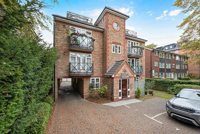 2 Bedroom Apartment For Sale In Winward Court, Eaton Road, Sutton, SM2