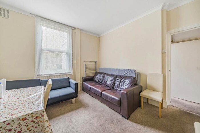 3 Bedroom Semi-Detached House To Rent In Abbey Road, Croydon, CR0