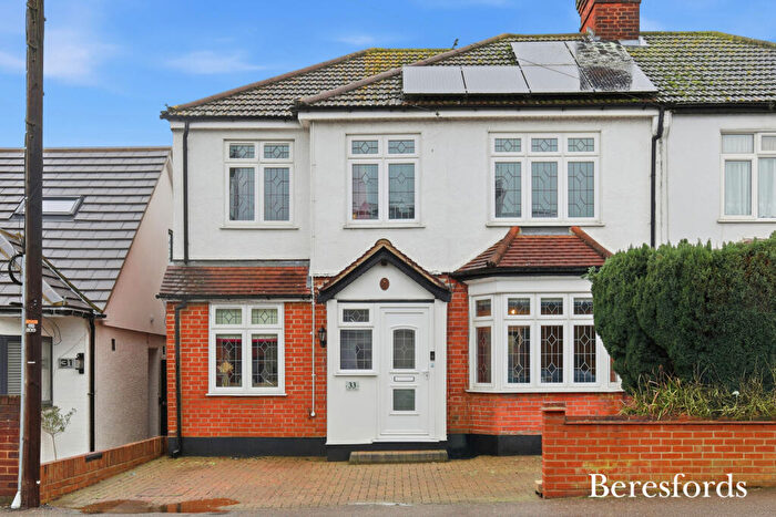 4 Bedroom Semi Detached House For Sale In Argyle Gardens, Upminster, RM14