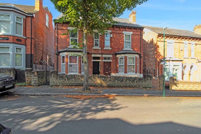 5 Bedroom Semi-Detached House To Rent In Derby Grove, Lenton, Nottingham, NG7