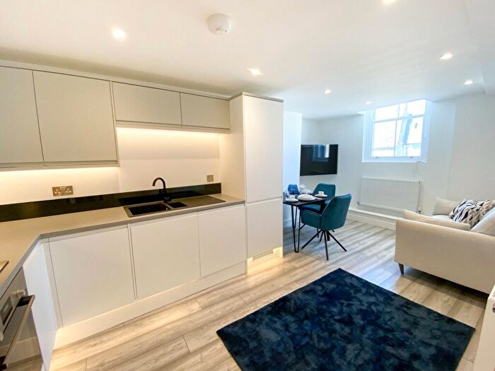 1 Bedroom Apartment To Rent In High Street, Witney, OX28