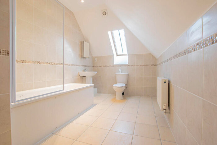 2 Bedroom Apartment To Rent In High Street, Hoddesdon, EN11