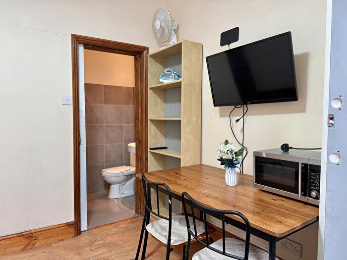 Apartment To Rent In Aldersgate Street, EC1A