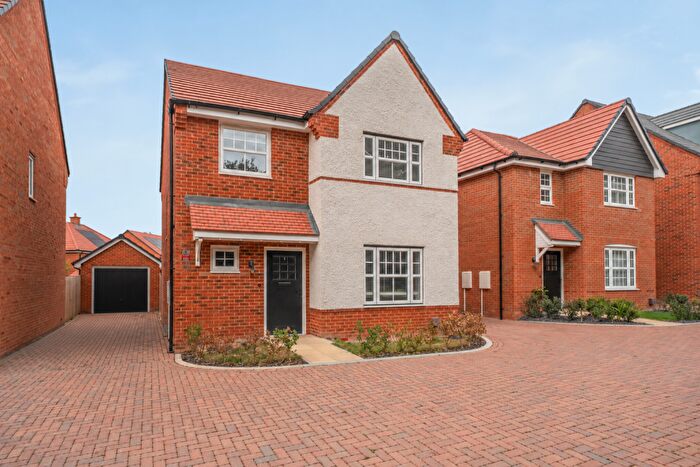 4 Bedroom Detached House For Sale In Silver Birch Drive, Basingstoke, RG23