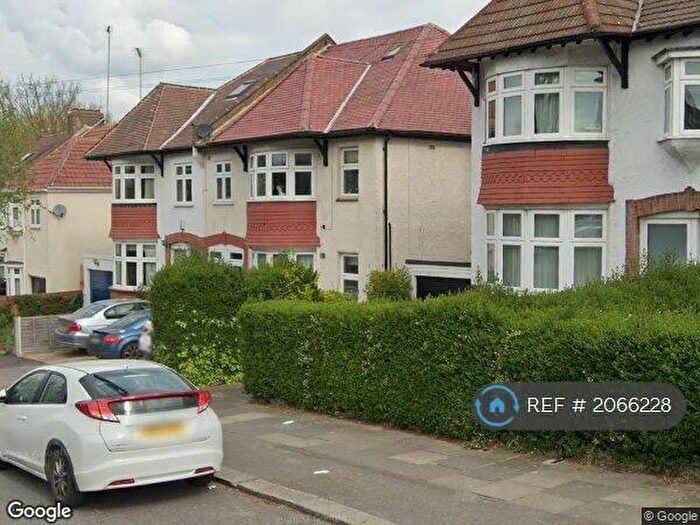 2 Bedroom Flat To Rent In Beaconsfield Road, London, N11