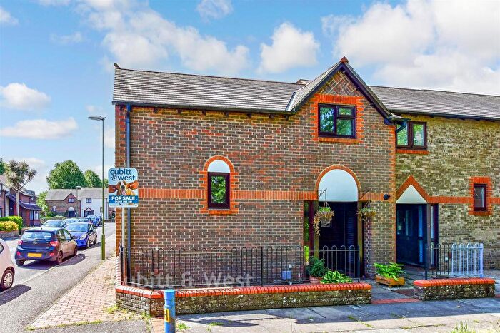 3 Bedroom End Of Terrace House For Sale In Martlet Close, Chichester, West Sussex, PO19