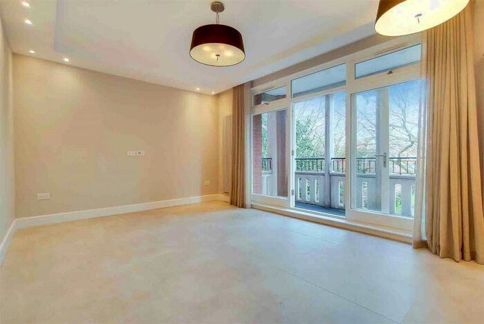 4 Bedroom Apartment To Rent In Fitzjohns Avenue, London, NW3