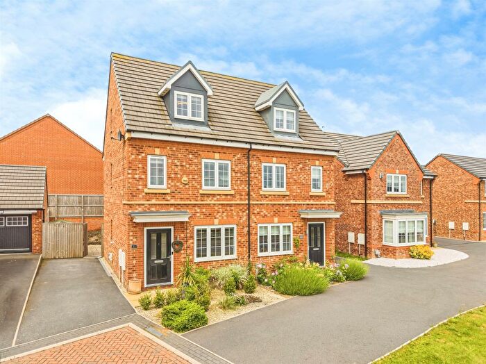 3 Bedroom Semi-Detached House For Sale In Burkwood View, Wakefield, WF1