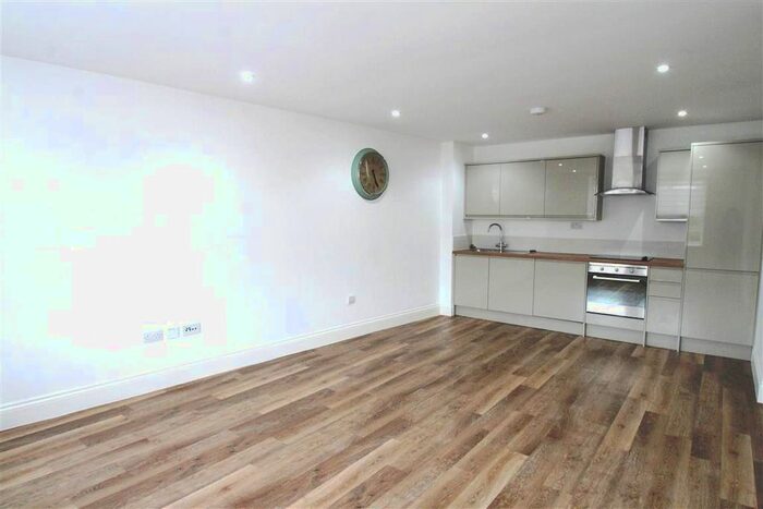 2 Bedroom Flat To Rent In Buckingham Street, Aylesbury, HP20