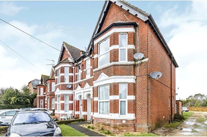 2 Bedroom Flat To Rent In Landguard Road, Southampton, SO15
