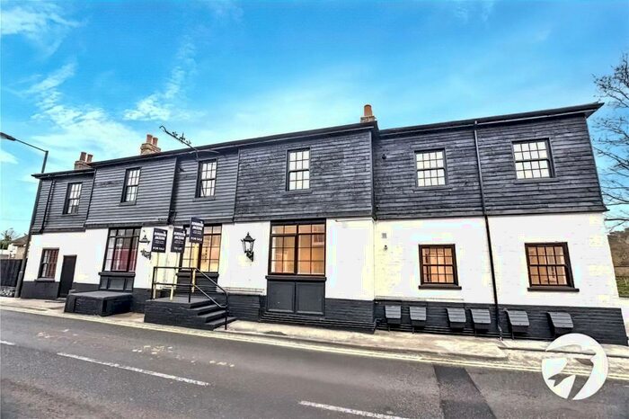 2 Bedroom Flat To Rent In North Cray Road, Bexley, Kent, DA5