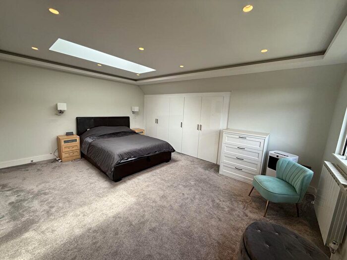 1 Bedroom Detached House To Rent In Rvc Student Room Let, The Grove, Brookmans Park, AL9
