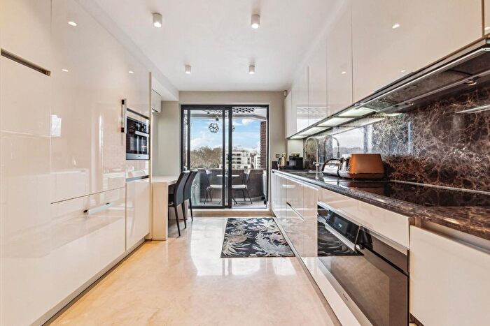 4 Bedroom Flat To Rent In Riverside Court, Nine Elms, SW8