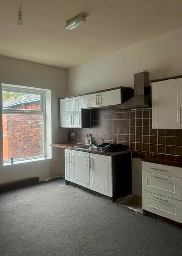 1 Bedroom Flat To Rent In Lees Road, Oldham, OL4