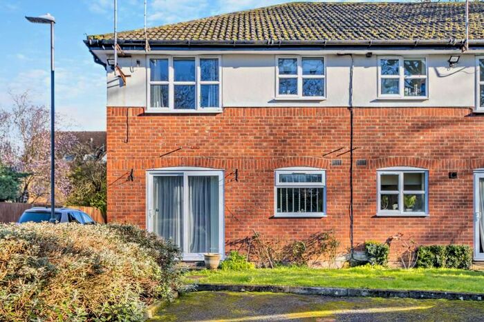 1 Bedroom Maisonette To Rent In Tanworth Gardens, Pinner, HA5