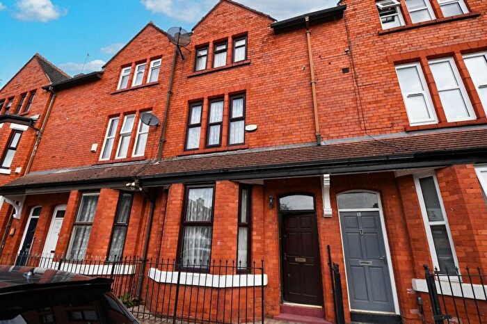 3 Bedroom Terraced House For Sale In Coronation Street, Salford, M5