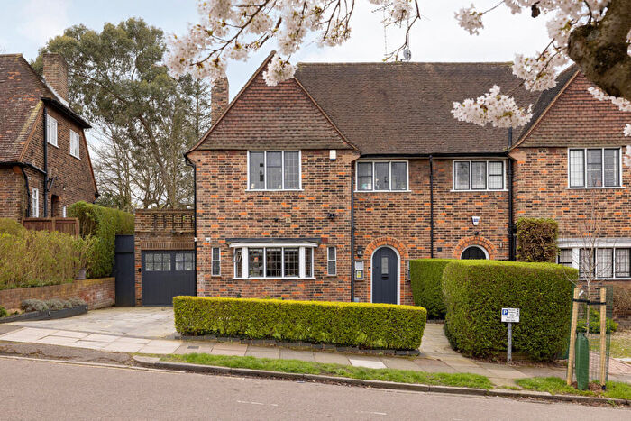 4 Bedroom Semi Detached House For Sale In Brim Hill, London, N2