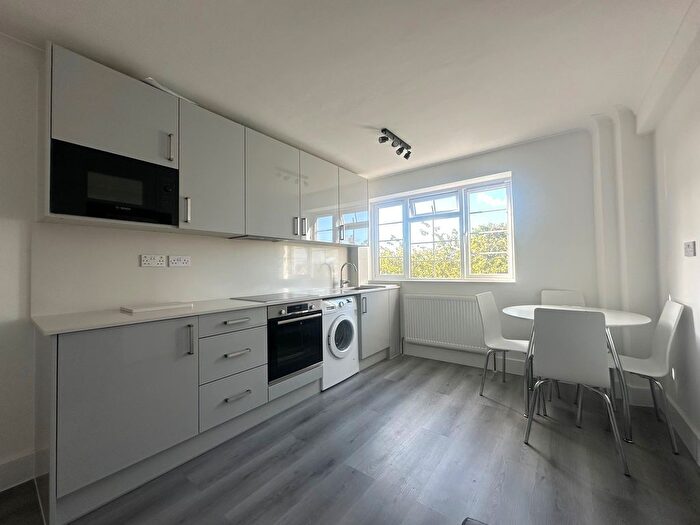 3 Bedroom Flat To Rent In Ashford Road, London, NW2