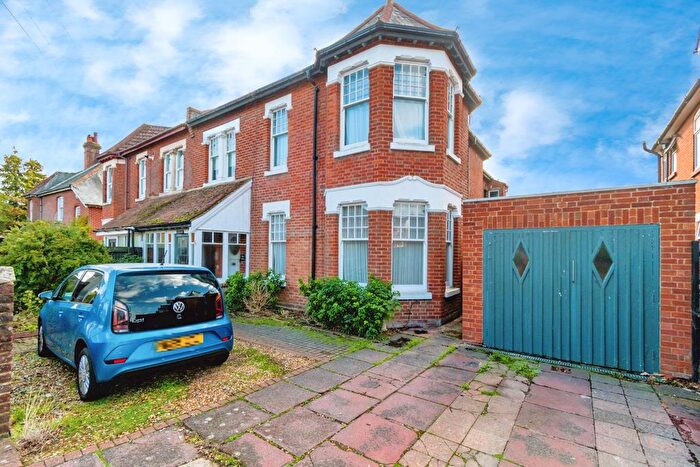 2 Bedroom Flat For Sale In Welbeck Avenue, Southampton, Hampshire, SO17