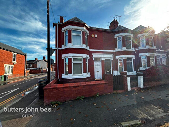 3 Bedroom End Of Terrace House To Rent In Ruskin Road, Crewe, CW2