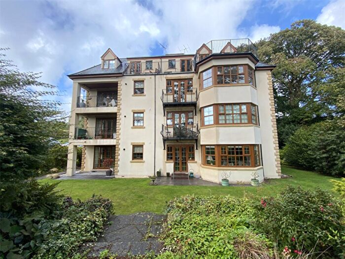 2 Bedroom Apartment For Sale In The Beeches, Launceston, Cornwall, PL15