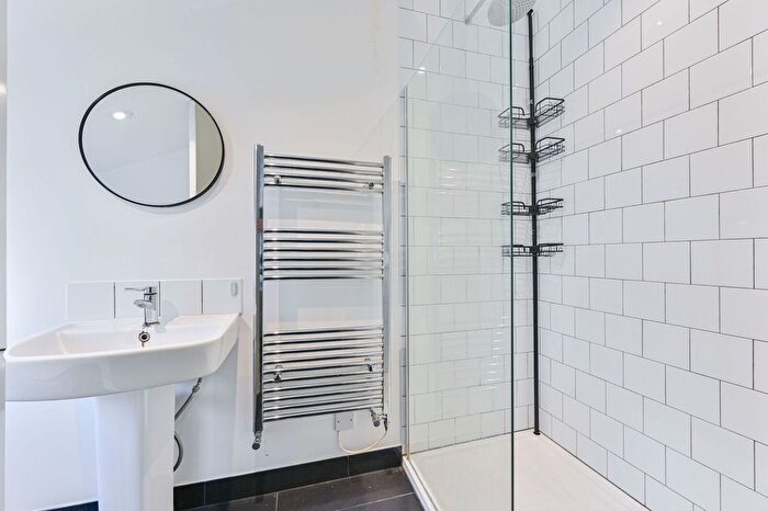 1 Bedroom Flat To Rent In Gilbey Road, Tooting Broadway, London, SW17