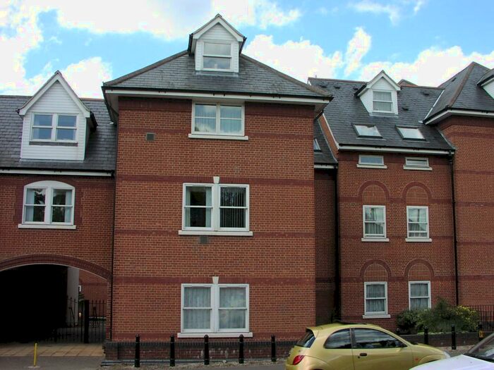 2 Bedroom Flat To Rent In Hermitage House, Stansted, Essex, CM24