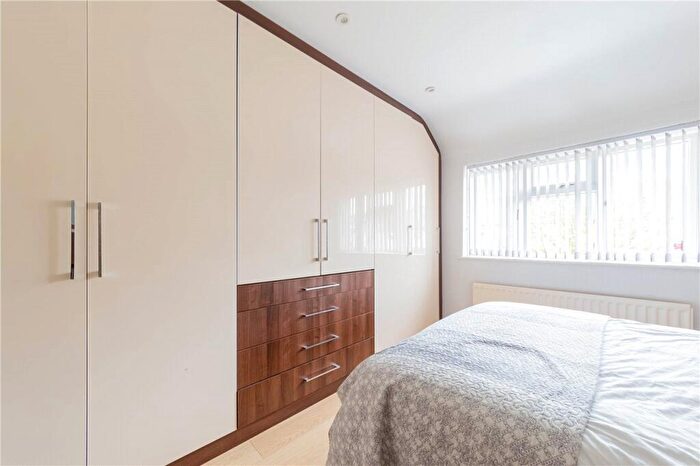 3 Bedroom End Of Terrace House For Sale In Peters Avenue, London Colney, St. Albans, AL2