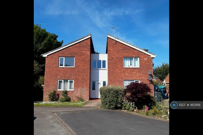 Studio To Rent In Hedgerow Court, Hull, HU6