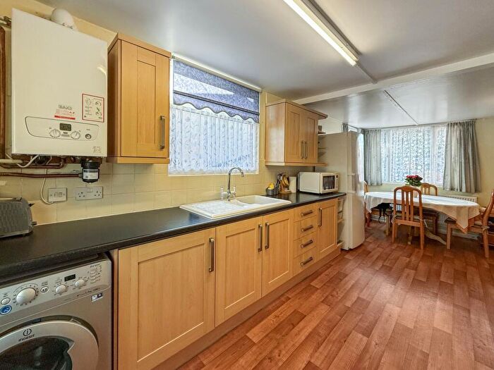 2 Bedroom Bungalow For Sale In Humber Doucy Lane, Ipswich, IP4
