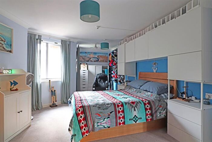 1 Bedroom Retirement Property For Sale In Linkfield Lane, Redhill, RH1