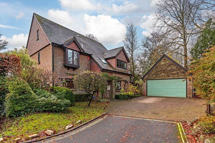 6 Bedroom Detached House For Sale In Kerrfield, Winchester, SO22